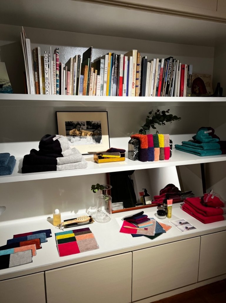 Shelf display of towels and colour samples